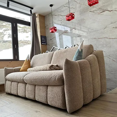 Apartment T3 - Emplacement Exceptionnel - Entree Independante - Entierement Renove *