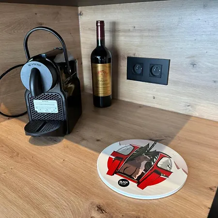 Apartment T3 - Emplacement Exceptionnel - Entree Independante - Entierement Renove